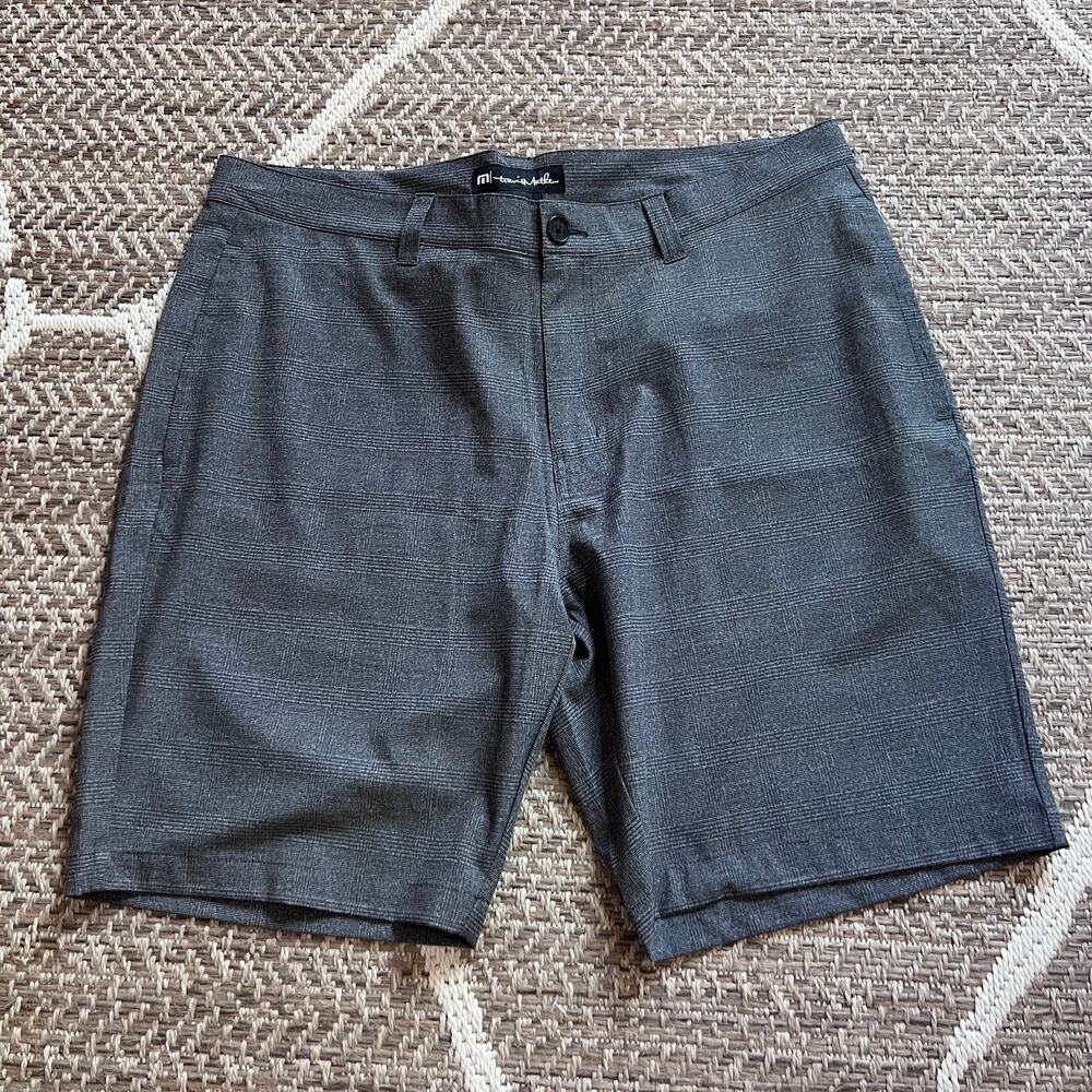 Travis Mathew Grommet Shorts 9" sz 38